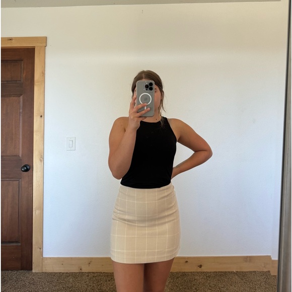 Wilfred Aritzia Plaid mini Skirt - Picture 4 of 4
